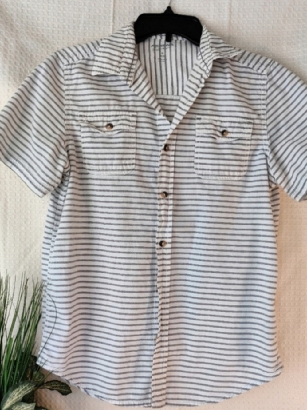 Arizona Jeans Boys White & Gray Striped Short Sleeve Button Down Shirt Size XL